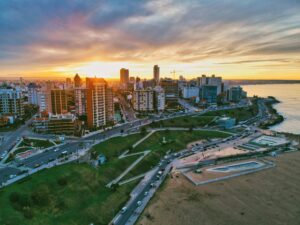 cuándo conviene reservar en Mar del Plata. Foto de Mar del Plata vista de arriba